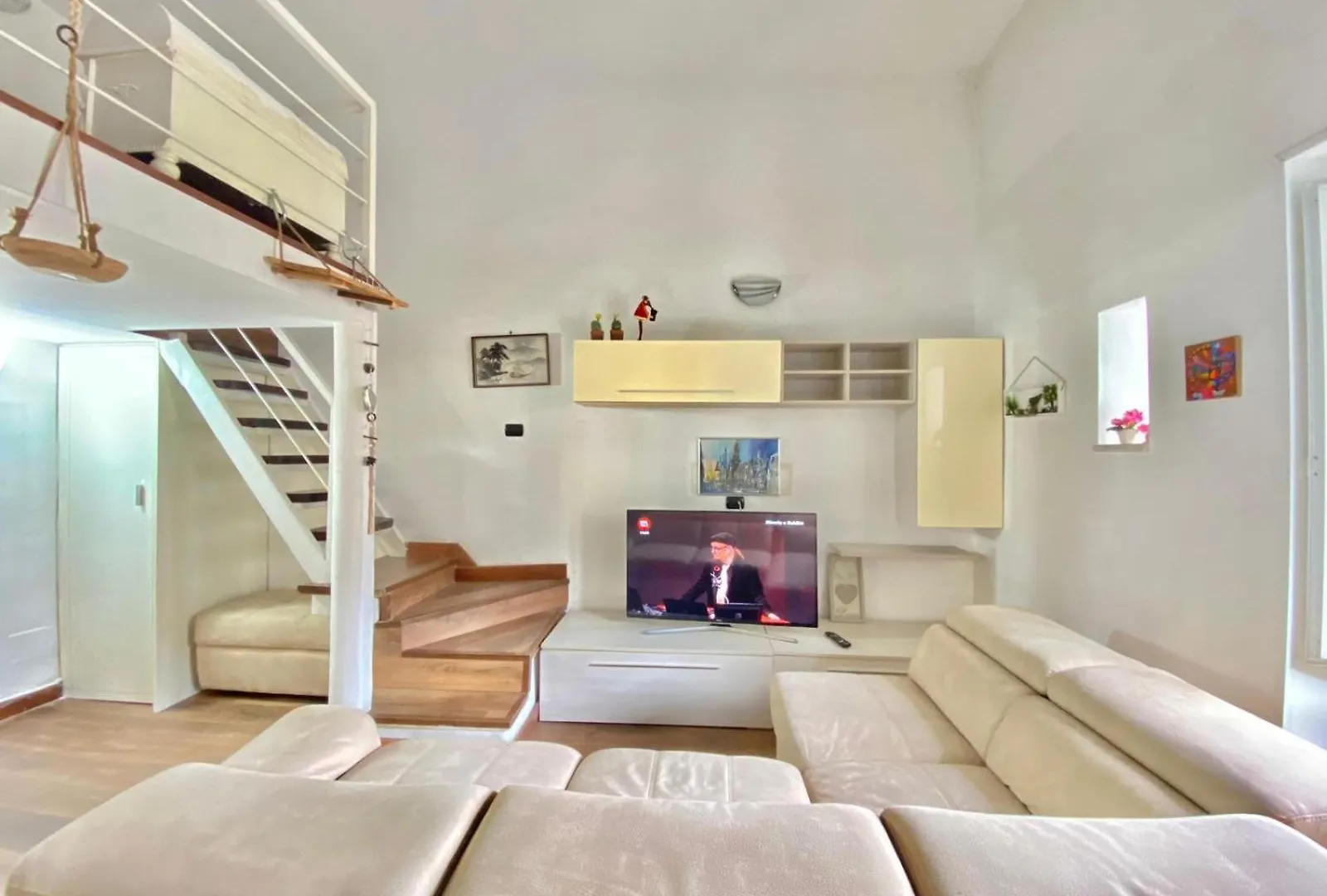 Accogliente E Moderno Per Gruppi E Famiglie, Con Vista Mozzafiato Su Napoli E Vesuvio Apartment 0*, Naples