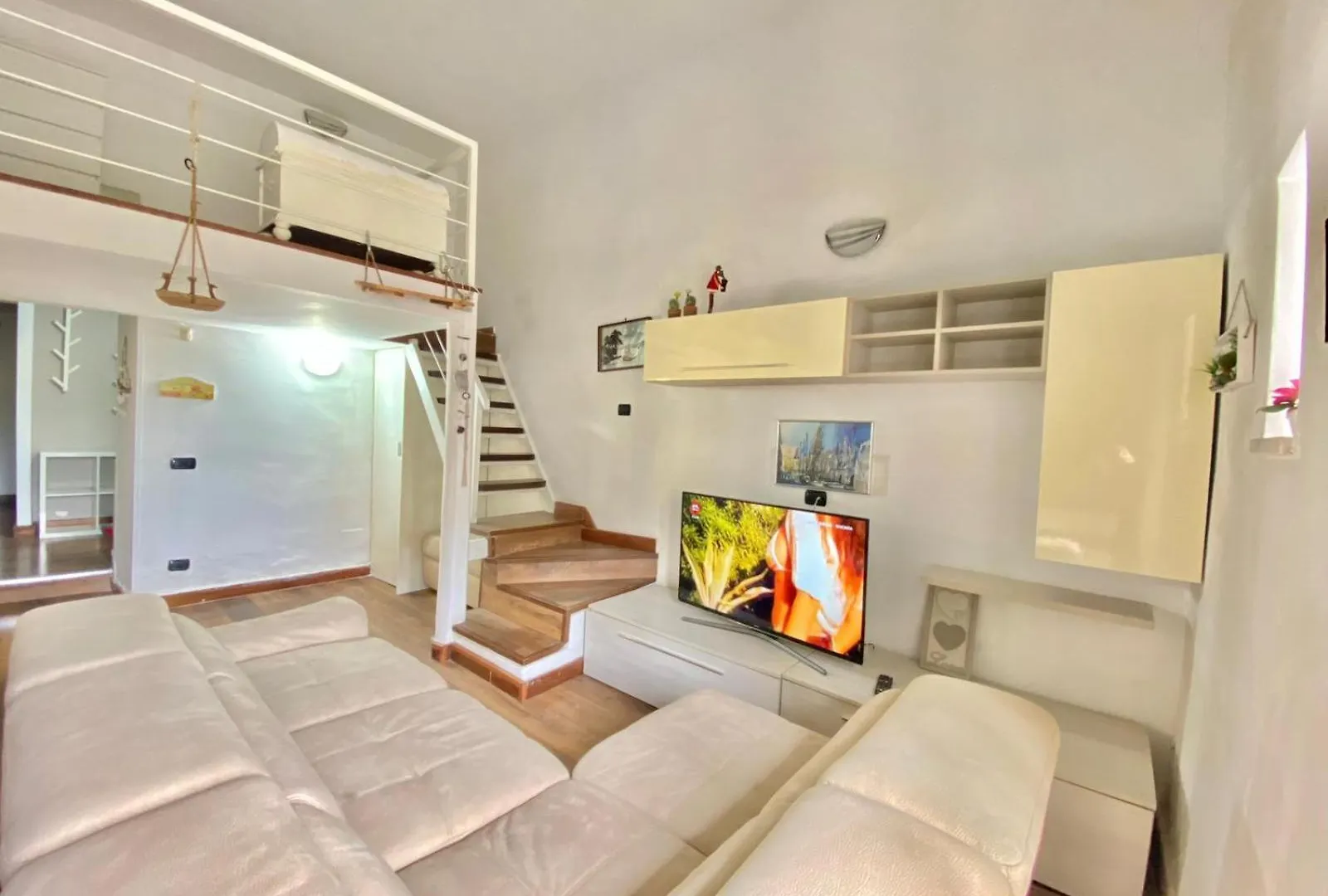 Accogliente E Moderno Per Gruppi E Famiglie, Con Vista Mozzafiato Su Napoli E Vesuvio Apartment
