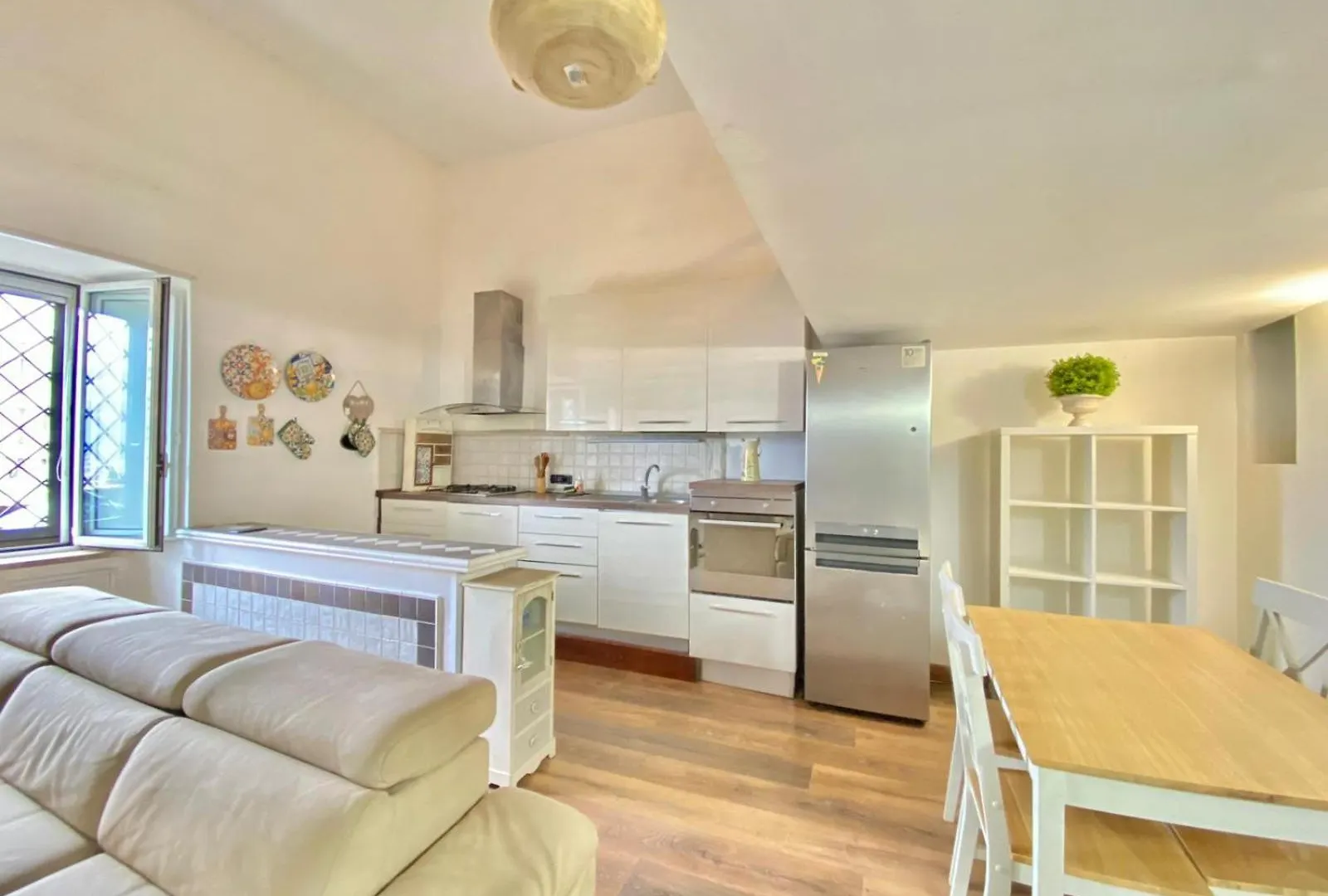 Accogliente E Moderno Per Gruppi E Famiglie, Con Vista Mozzafiato Su Napoli E Vesuvio Apartment  Naples