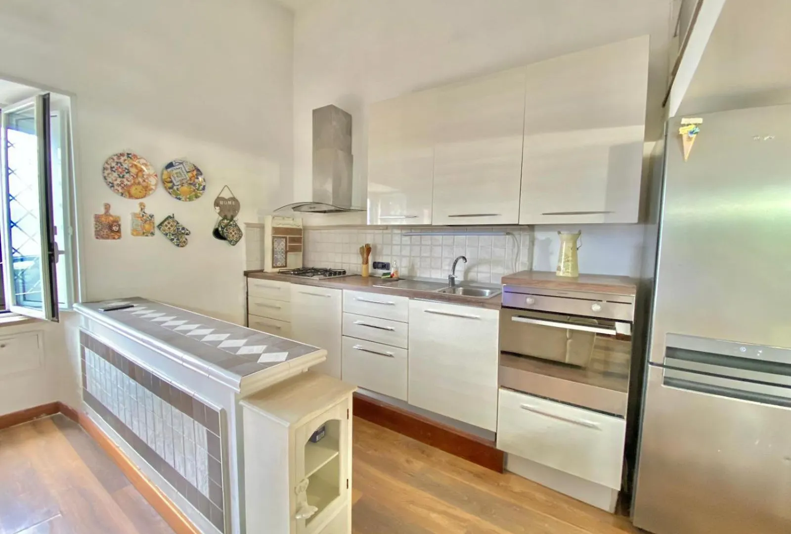 Accogliente E Moderno Per Gruppi E Famiglie, Con Vista Mozzafiato Su Napoli E Vesuvio Apartment